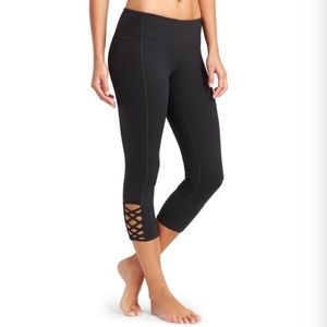 Athleta Mind Over Mat Black Capri Leggings